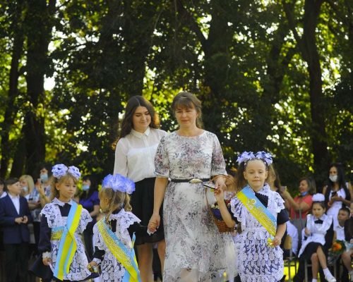 так ми зустрічаємо нових жителів нашої країни Знань